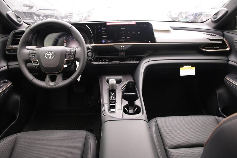 Toyota Crown Vehicle Image 21