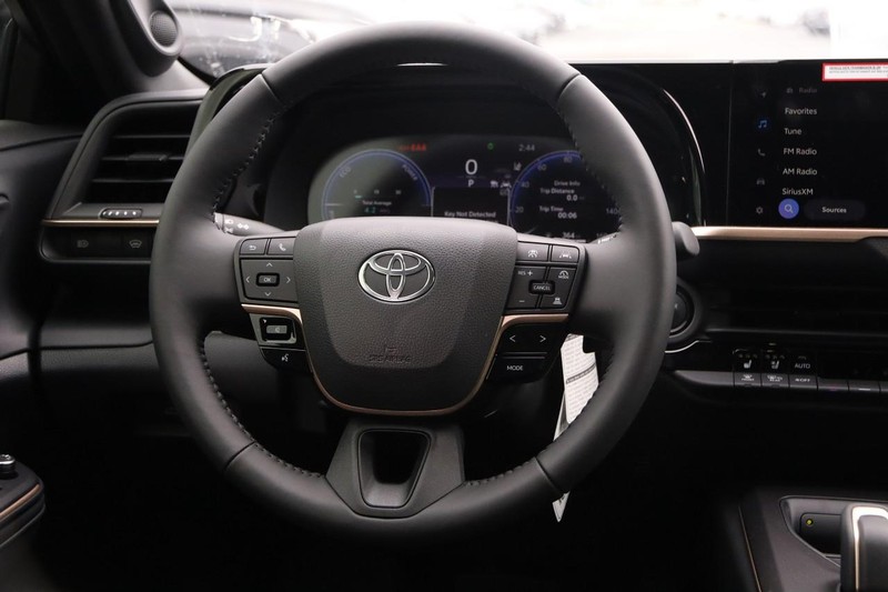 Toyota Crown Vehicle Image 23