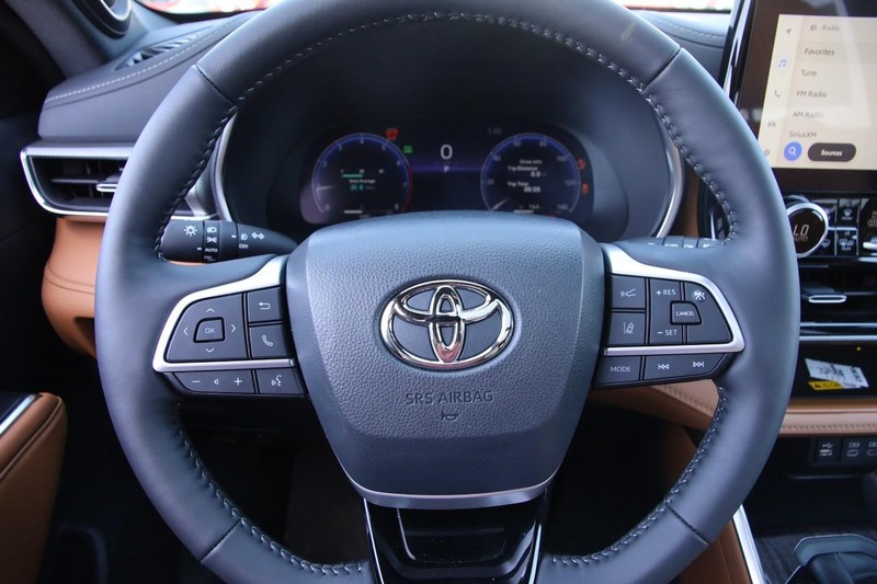 Toyota Highlander Vehicle Image 16