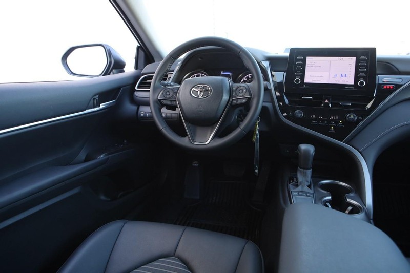 2024 Toyota Camry SE photo