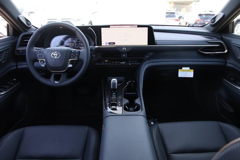 Toyota Crown Vehicle Image 22