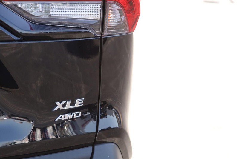 2023 Toyota RAV4 XLE Premium photo