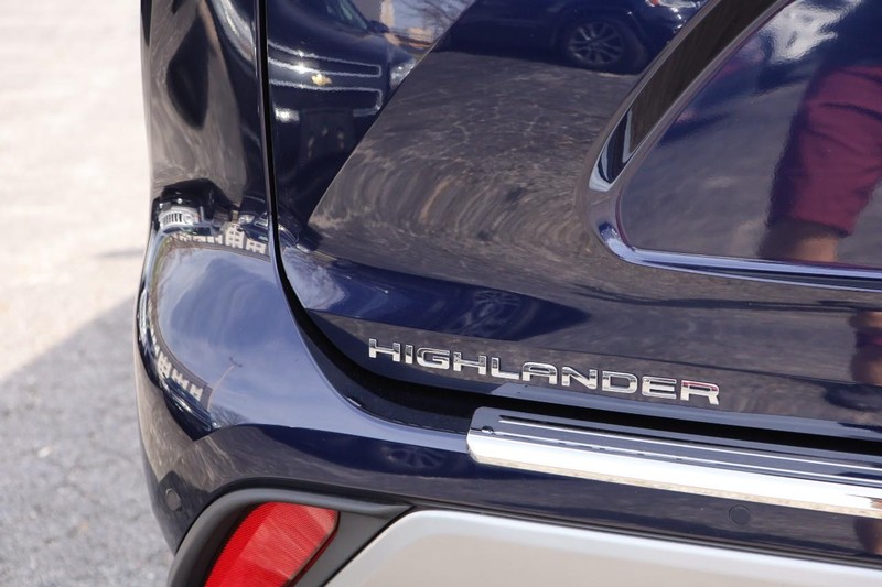 Toyota Highlander Hybrid Vehicle Image 08