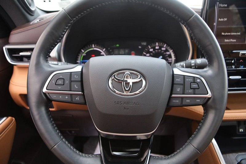 Toyota Highlander Hybrid Vehicle Image 17