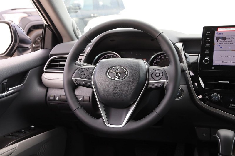 Toyota Camry Vehicle Image 24