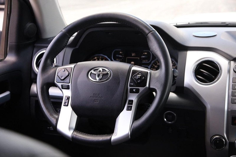 Toyota Tundra 4WD Vehicle Image 25