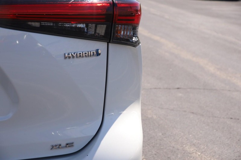 Toyota Highlander Hybrid Vehicle Image 09