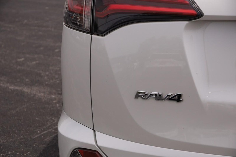 Toyota RAV4 Hybrid Vehicle Image 08