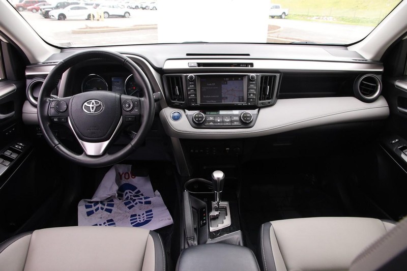 Toyota RAV4 Hybrid Vehicle Image 23