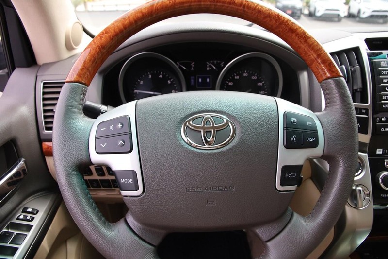 Toyota Land Cruiser Vehicle Image 14