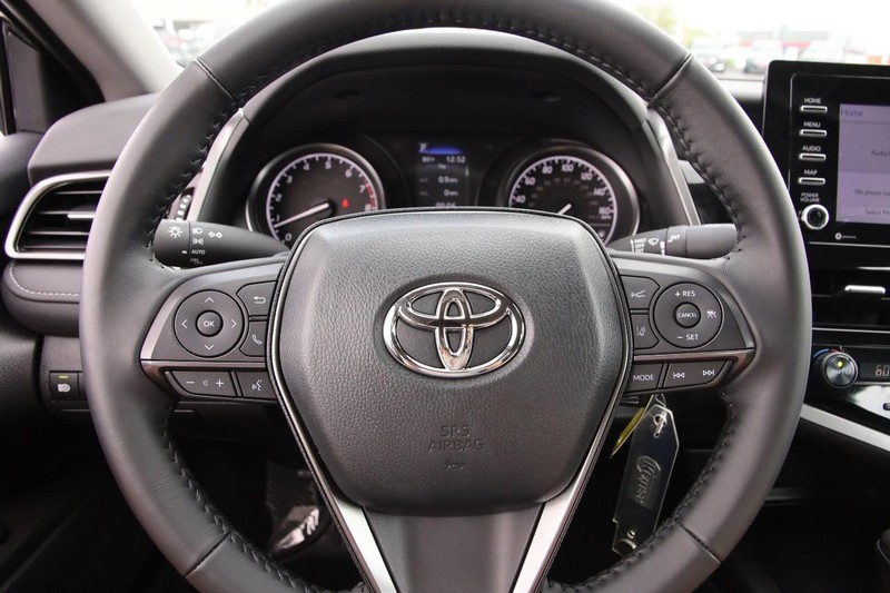 Toyota Camry Vehicle Image 14