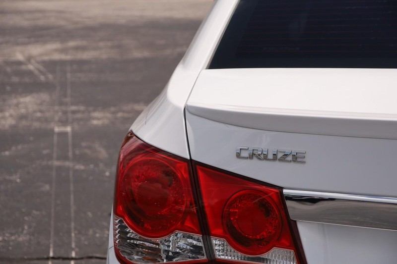 Chevrolet Cruze Vehicle Image 09