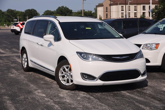 Used 2020 Chrysler Pacifica Touring L with VIN 2C4RC1BG7LR125103 for sale in Hazelwood, MO