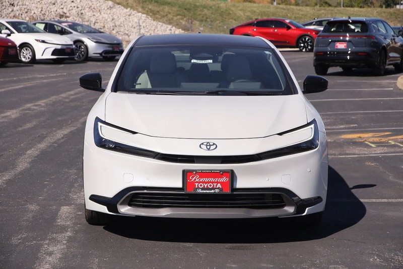 Toyota Prius Vehicle Image 05