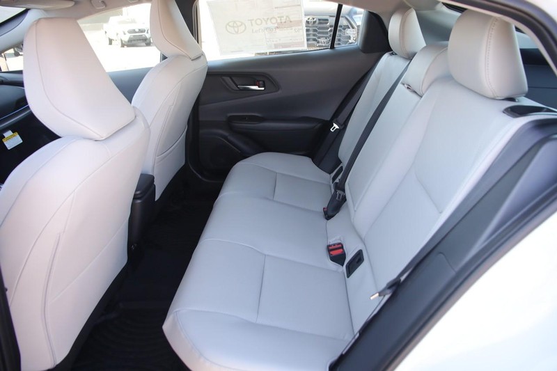 Toyota Prius Vehicle Image 12