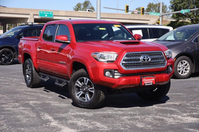 Used 2016 Toyota Tacoma TRD Sport with VIN 3TMCZ5ANXGM043701 for sale in Hazelwood, MO