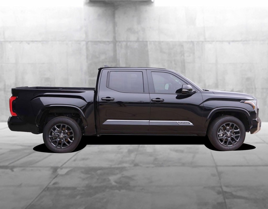 Toyota Tundra 4WD Vehicle Full-screen Gallery Image 5