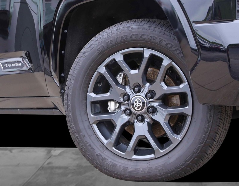 Toyota Tundra 4WD Vehicle Image 03