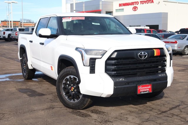 Used 2025 Toyota Tundra Platinum with VIN 5TFWA5DB0SX259324 for sale in Hazelwood, MO