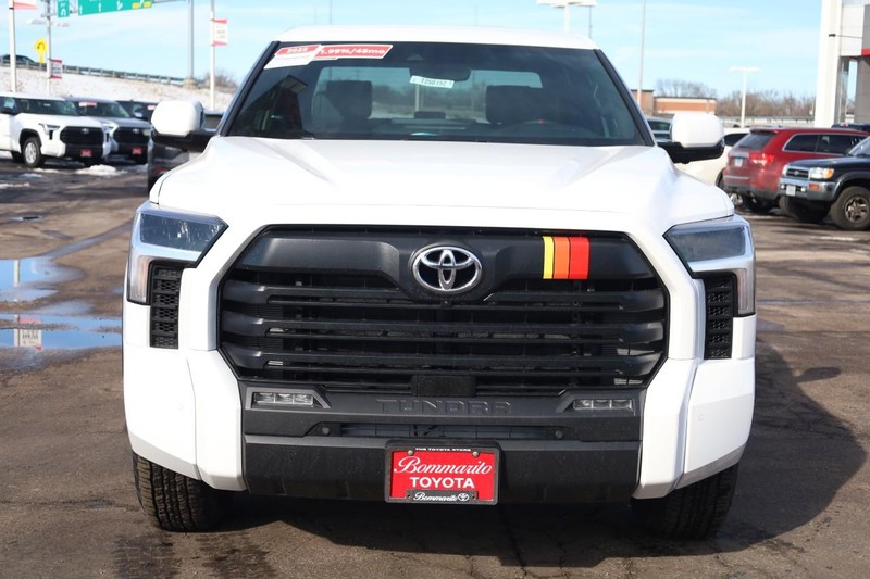 Toyota Tundra 4WD Vehicle Image 05