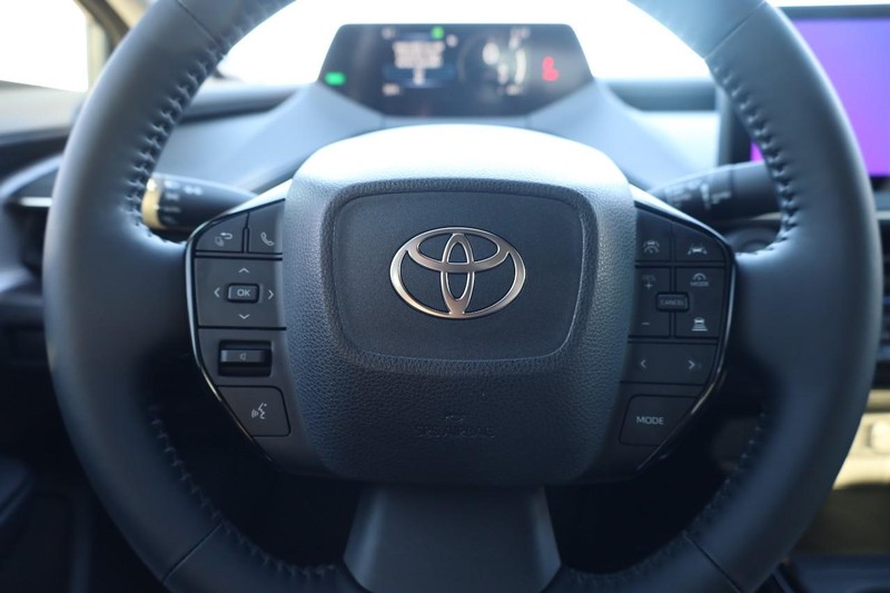 Toyota Prius Vehicle Image 09