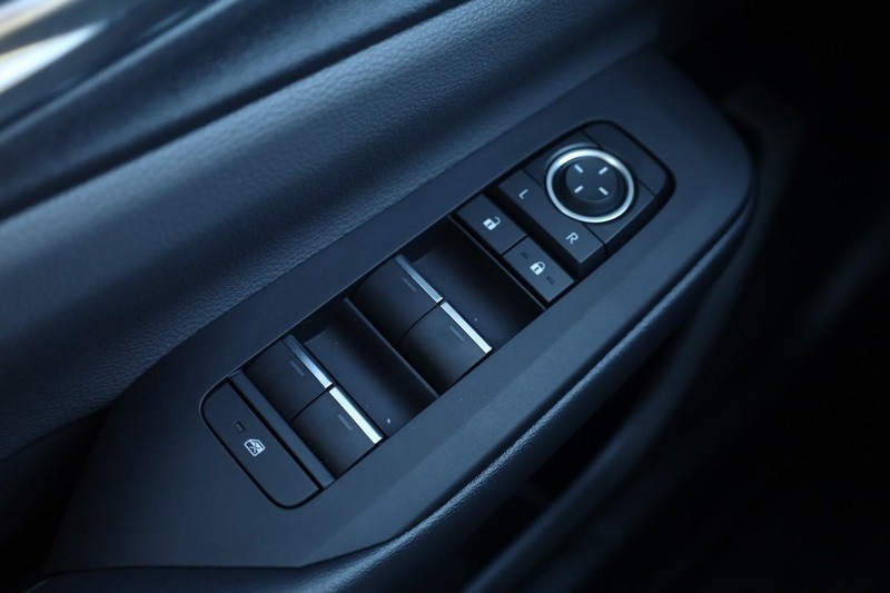Toyota Prius Vehicle Image 18