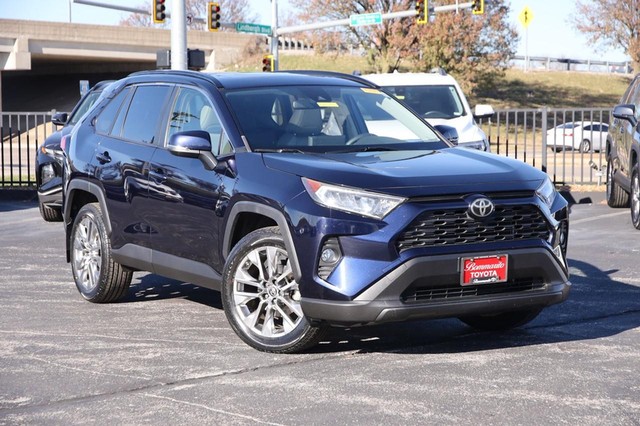 Used 2019 Toyota RAV4 XLE Premium with VIN JTMC1RFVXKD009429 for sale in Hazelwood, MO