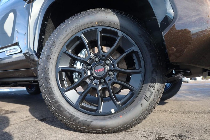 Toyota Tundra 4WD Vehicle Image 04
