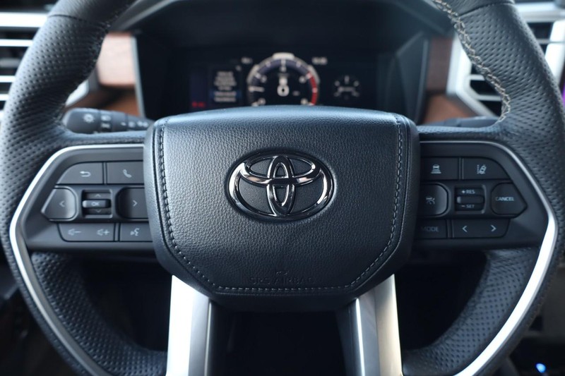 Toyota Tundra 4WD Vehicle Image 10