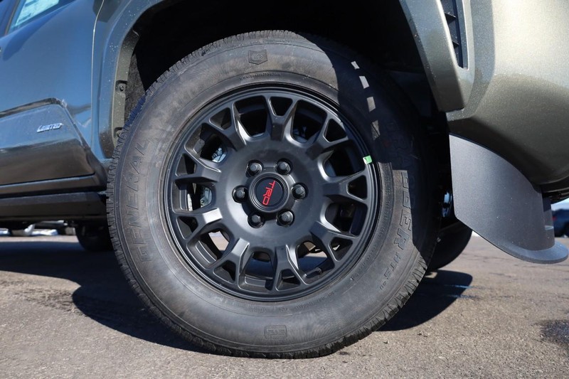 Toyota Tacoma 4WD Vehicle Image 04