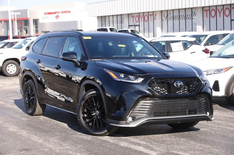 Toyota Highlander Vehicle Image 02