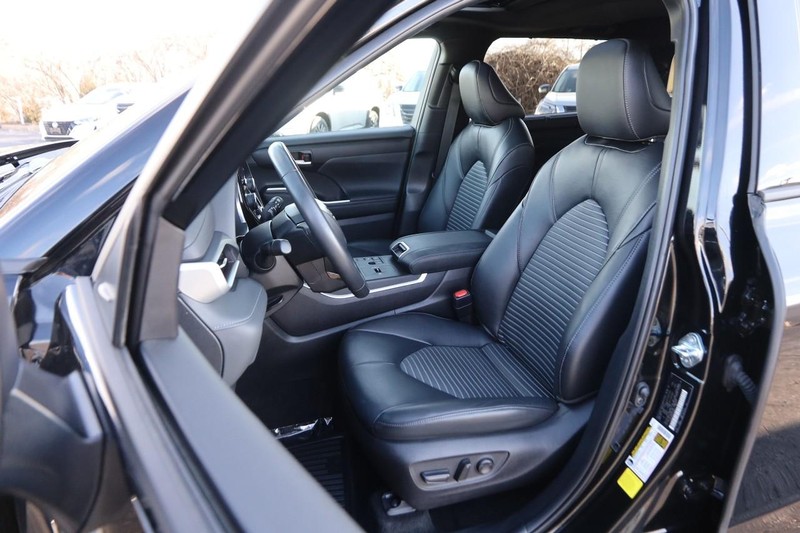 Toyota Highlander Vehicle Image 13