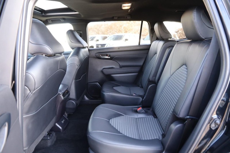 Toyota Highlander Vehicle Image 14
