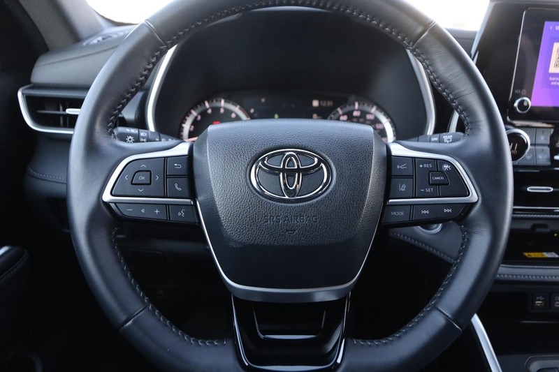 Toyota Highlander Vehicle Image 16