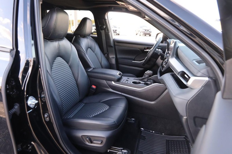 Toyota Highlander Vehicle Image 32
