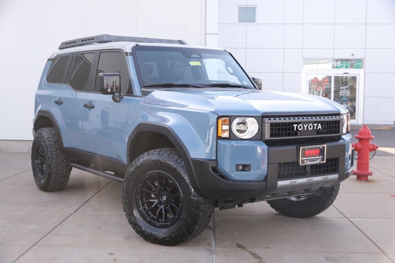 Toyota Land Cruiser Vehicle Image 02