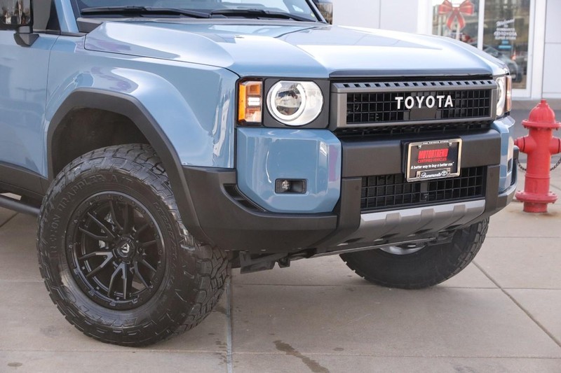 Toyota Land Cruiser Vehicle Image 03