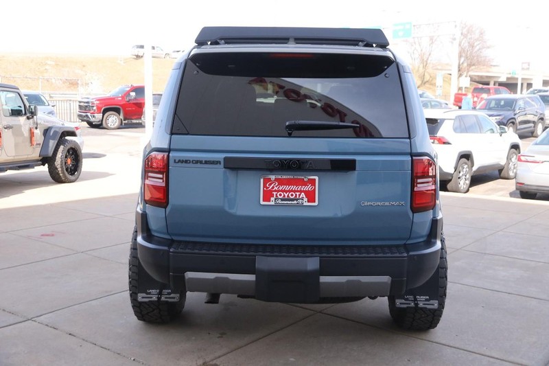 Toyota Land Cruiser Vehicle Image 07