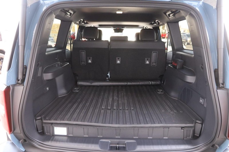 Toyota Land Cruiser Vehicle Image 10