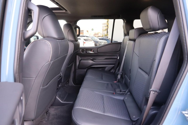 Toyota Land Cruiser Vehicle Image 14