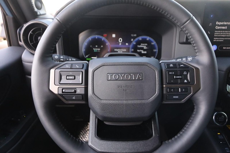 Toyota Land Cruiser Vehicle Image 15