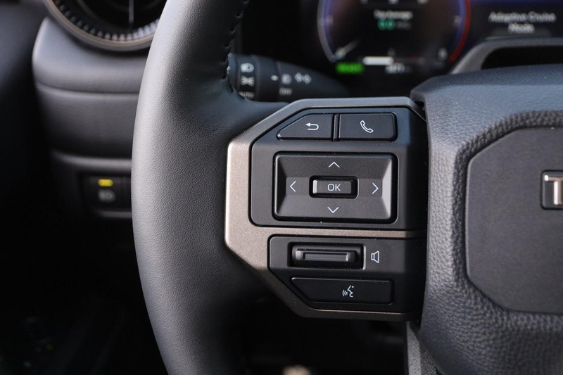 Toyota Land Cruiser Vehicle Image 16