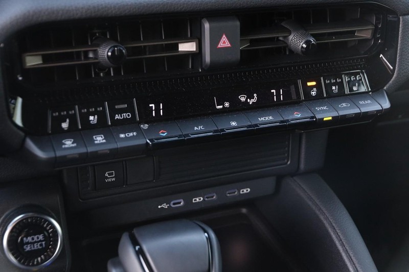 Toyota Land Cruiser Vehicle Image 22