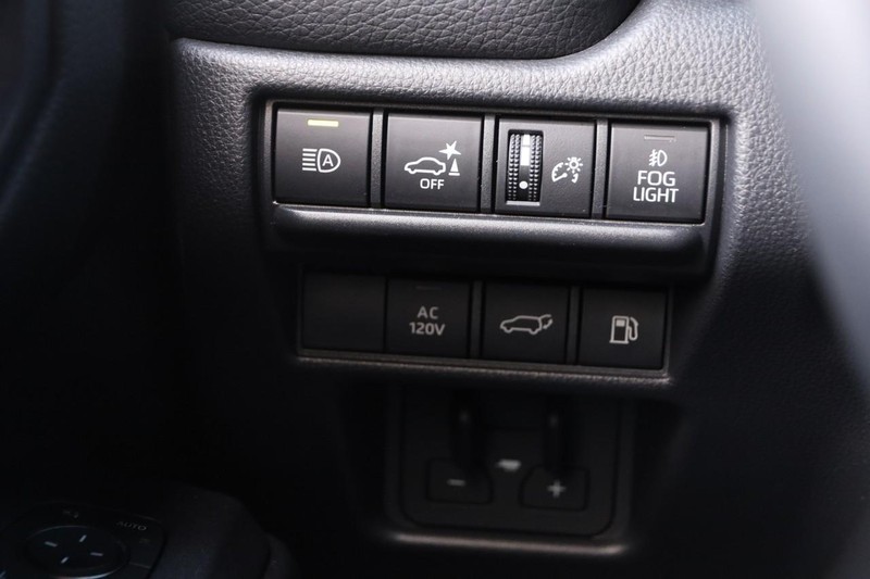 Toyota Land Cruiser Vehicle Image 24