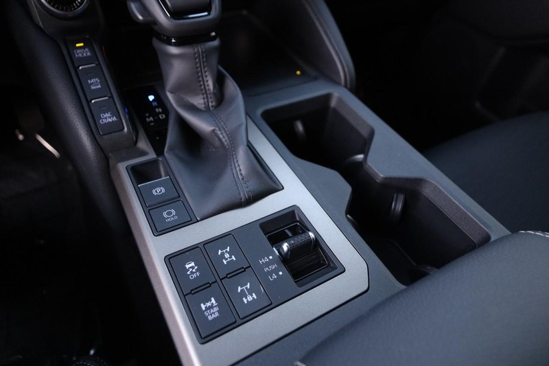 Toyota Land Cruiser Vehicle Image 25