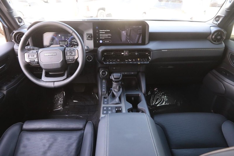Toyota Land Cruiser Vehicle Image 26