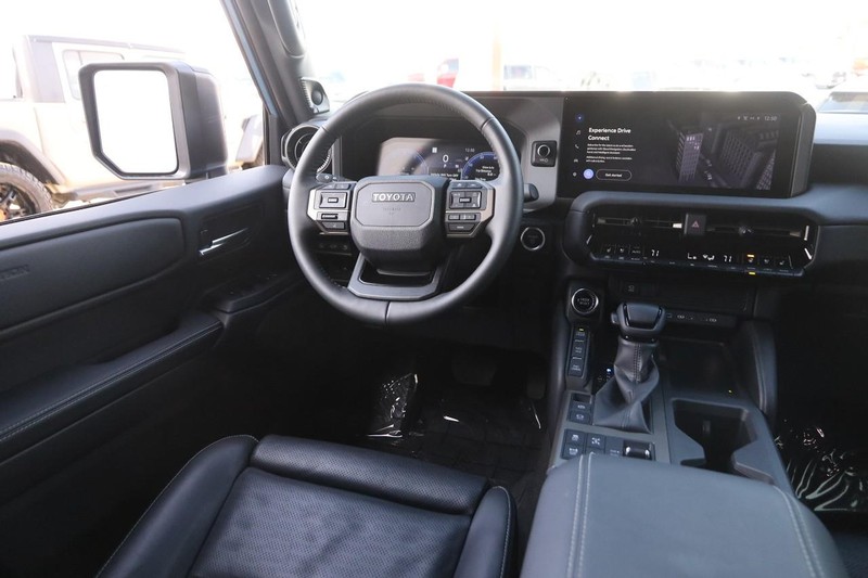 Toyota Land Cruiser Vehicle Image 27