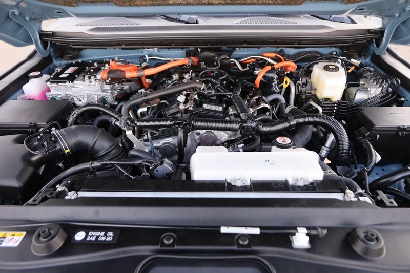 Toyota Land Cruiser Vehicle Image 32