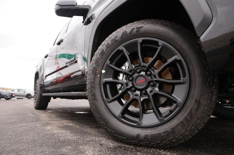 Toyota Tundra 4WD Vehicle Image 04