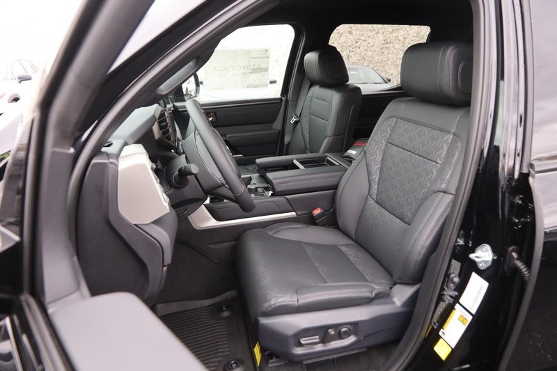 Toyota Tundra 4WD Vehicle Image 09